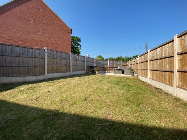 Property photo 2 of 8 Garden