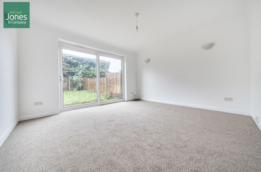 Property photo 3 of 13 Lounge