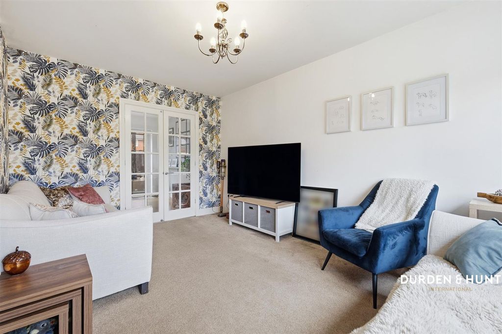 Property photo 2 of 27 Ridgewell Grove