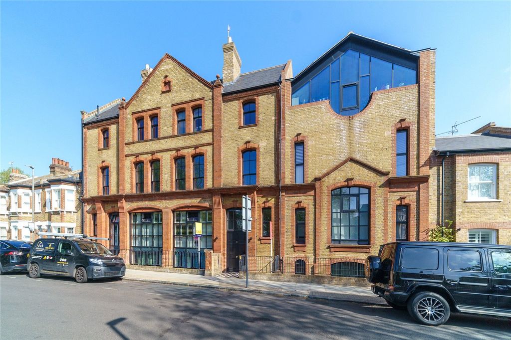 Property photo 1 of 11 External
