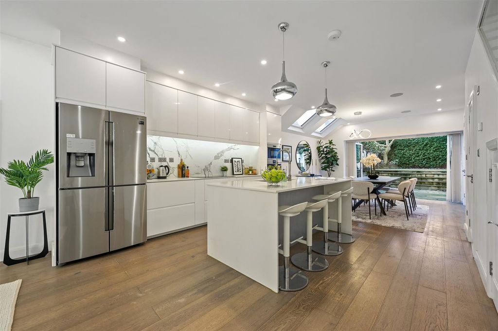 Property photo 3 of 16 Kitchen