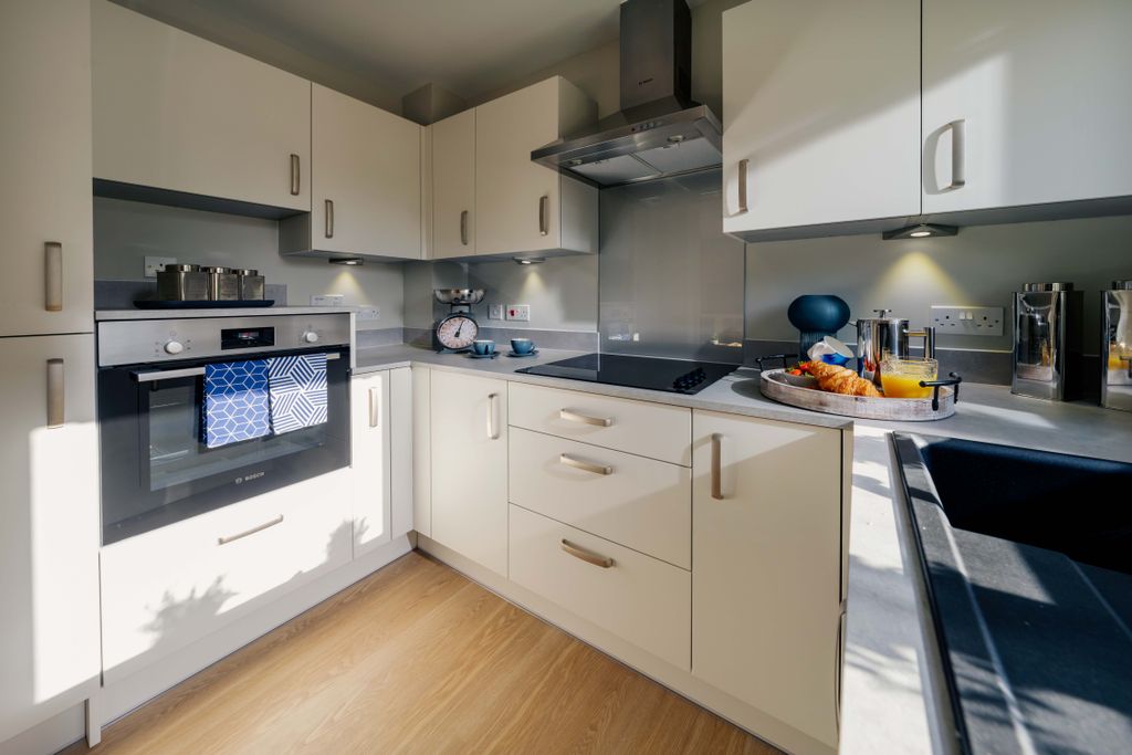 Property photo 2 of 10 Kitchen