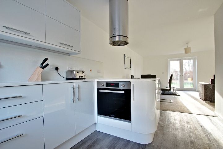 Property photo 3 of 12 Kitchen