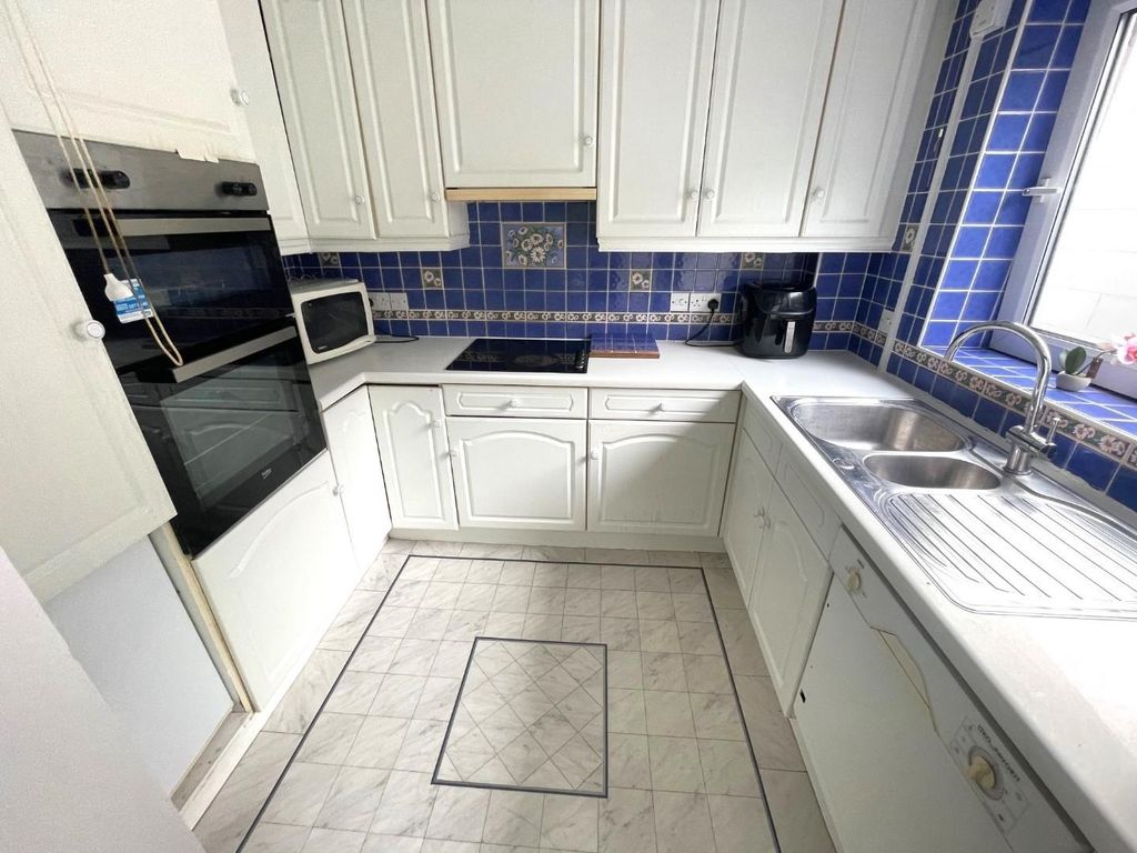 Property photo 2 of 8 Kitchen.Jpg