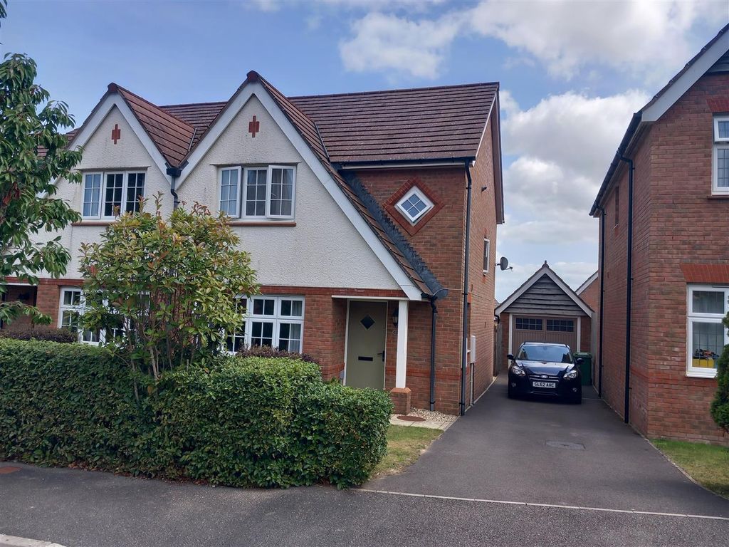 Property photo 1 of 12 17 Hughes Gardens Front.Jpg
