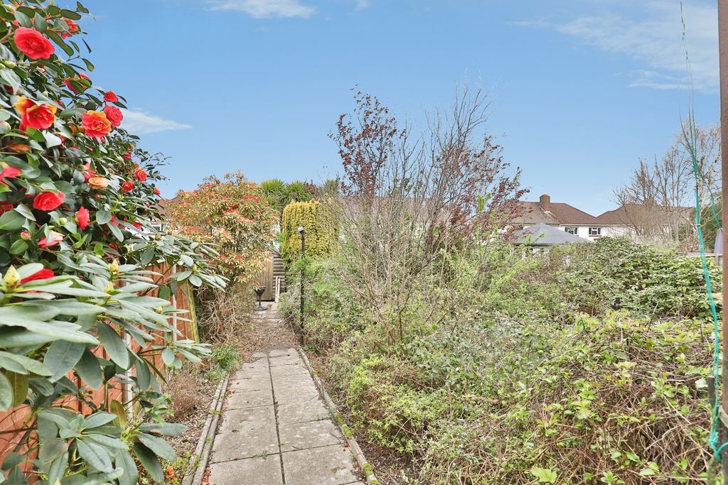 Property photo 2 of 16 Garden