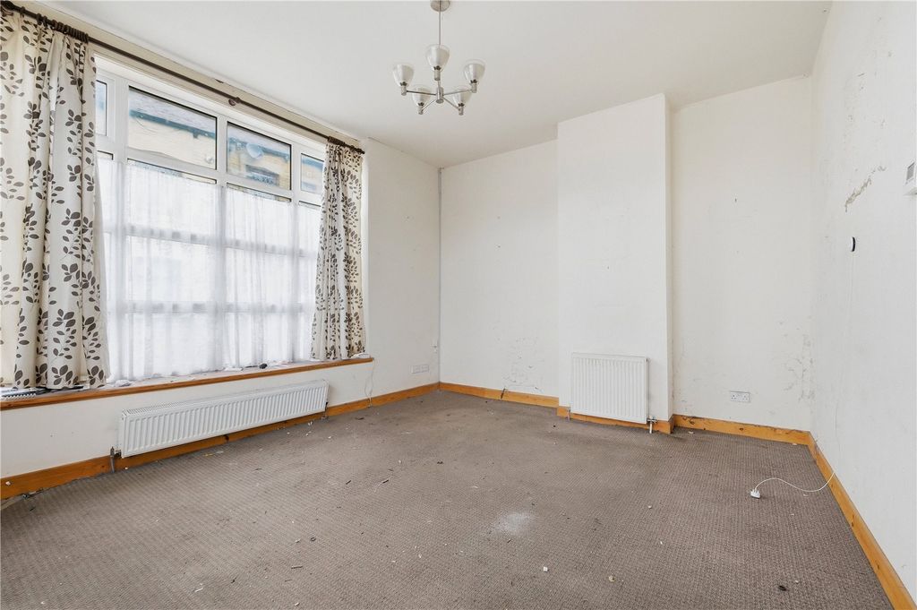 Property photo 3 of 16 Living Room