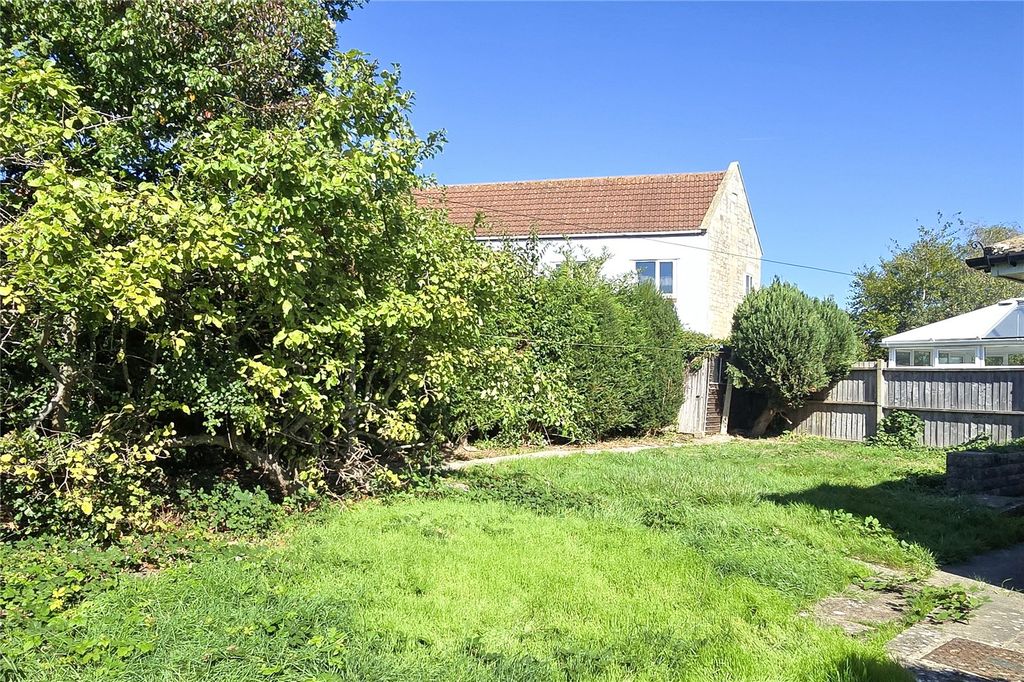 Property photo 3 of 18 Garden