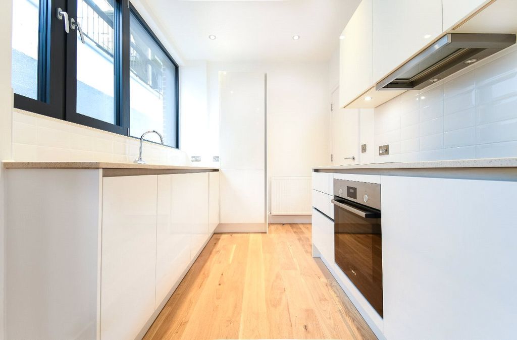 Property photo 2 of 9 Kitchen