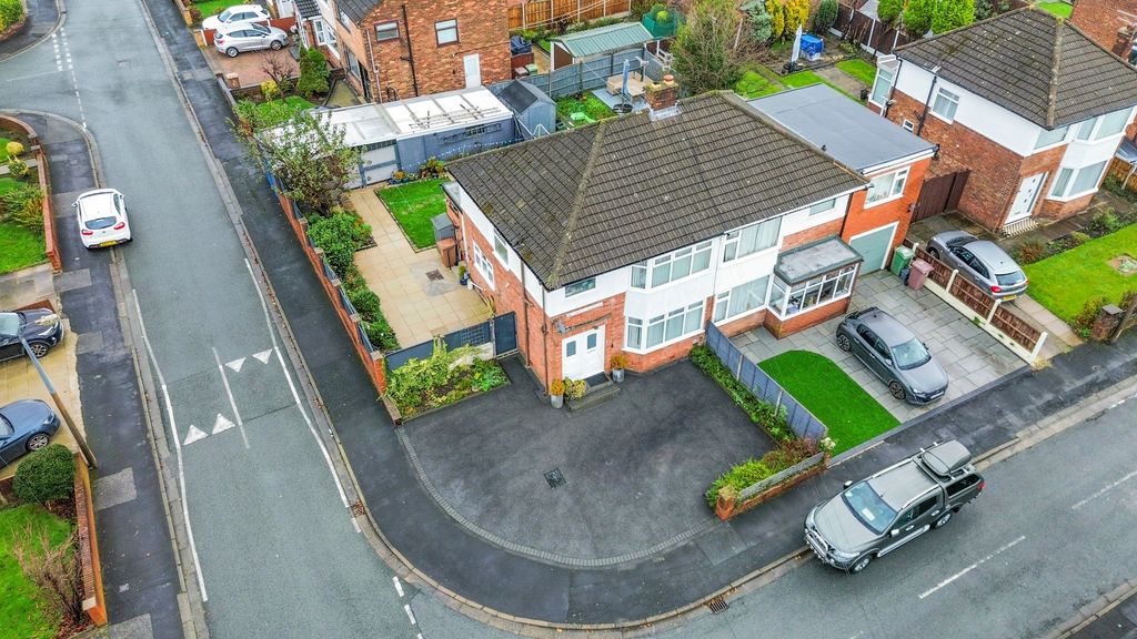 Property photo 1 of 33