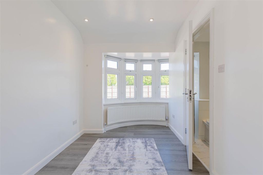 Property photo 3 of 18 CC1A4875-Hdr.Jpg