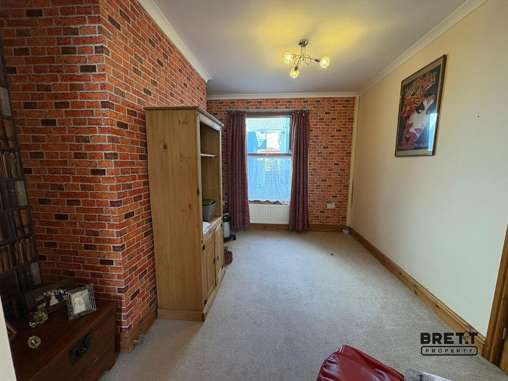 Property photo 3 of 11 Dining Room