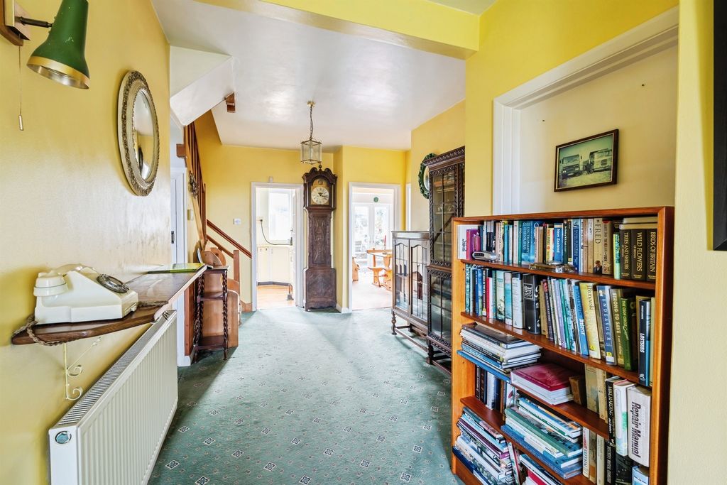 Property photo 3 of 28