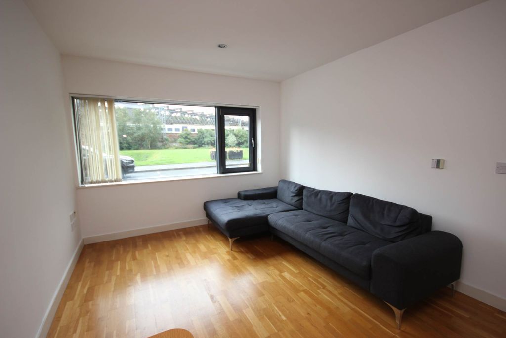 Property photo 2 of 9