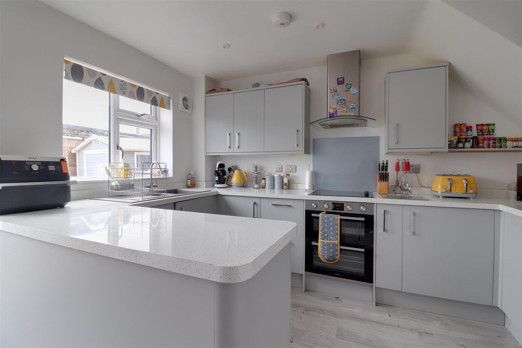 Property photo 3 of 21