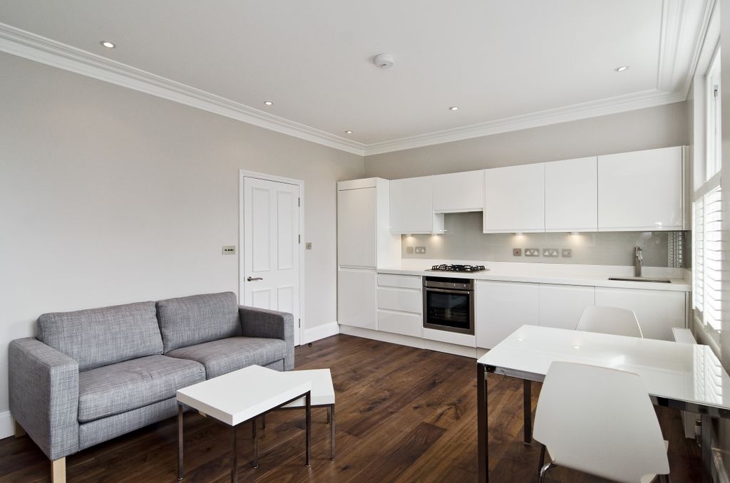 Property photo 2 of 7 Englefield Road