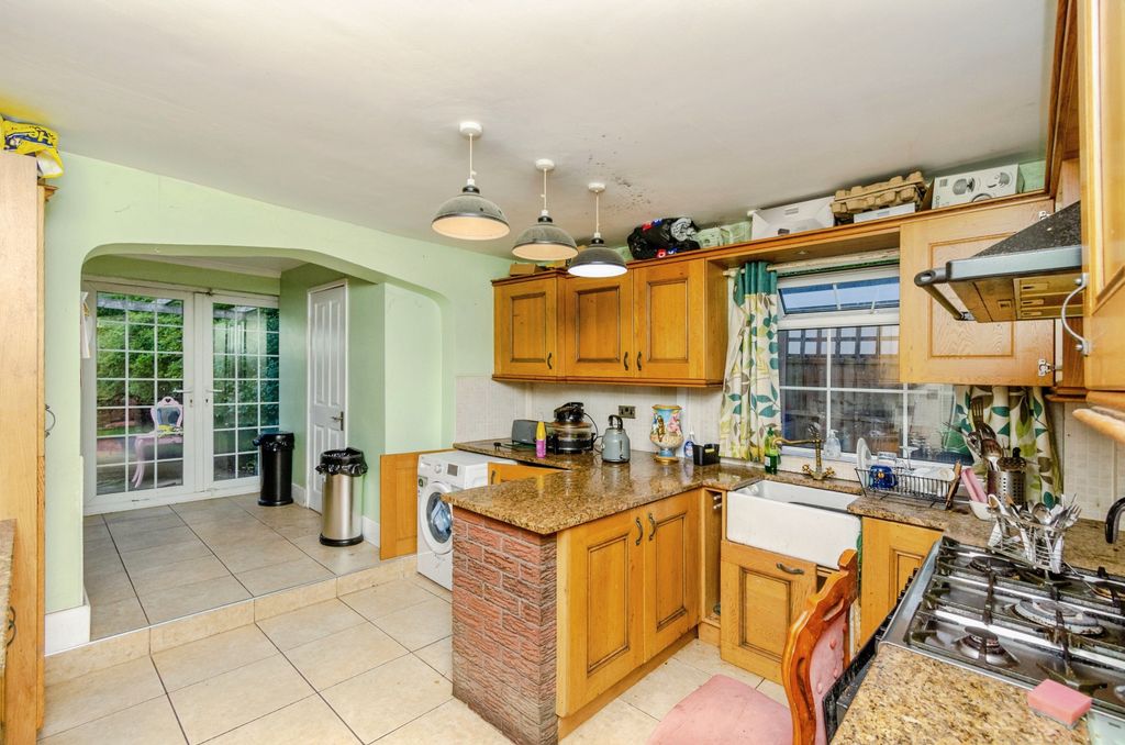 Property photo 2 of 19 Kitchen