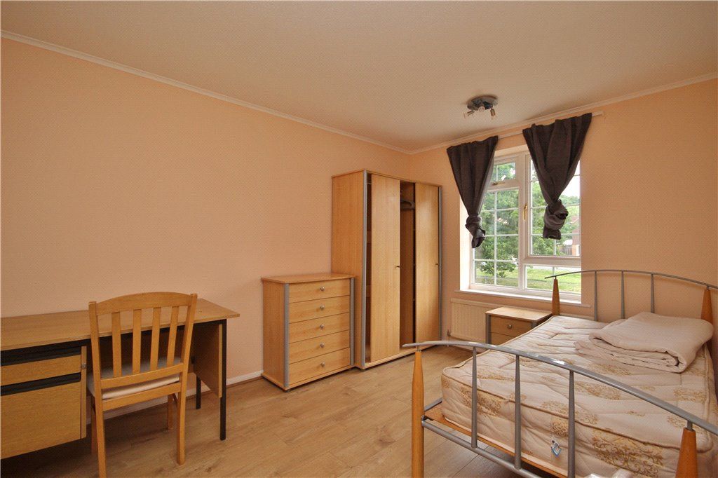 Property photo 3 of 9 Bedroom