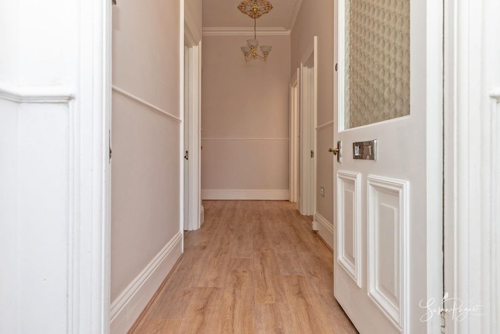 Property photo 3 of 48 Entrance Hall