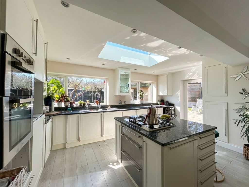 Property photo 3 of 25