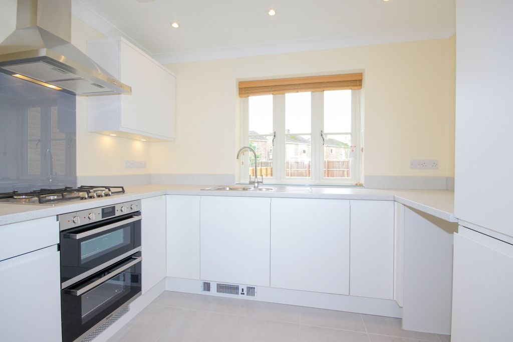 Property photo 2 of 7 Kitchen