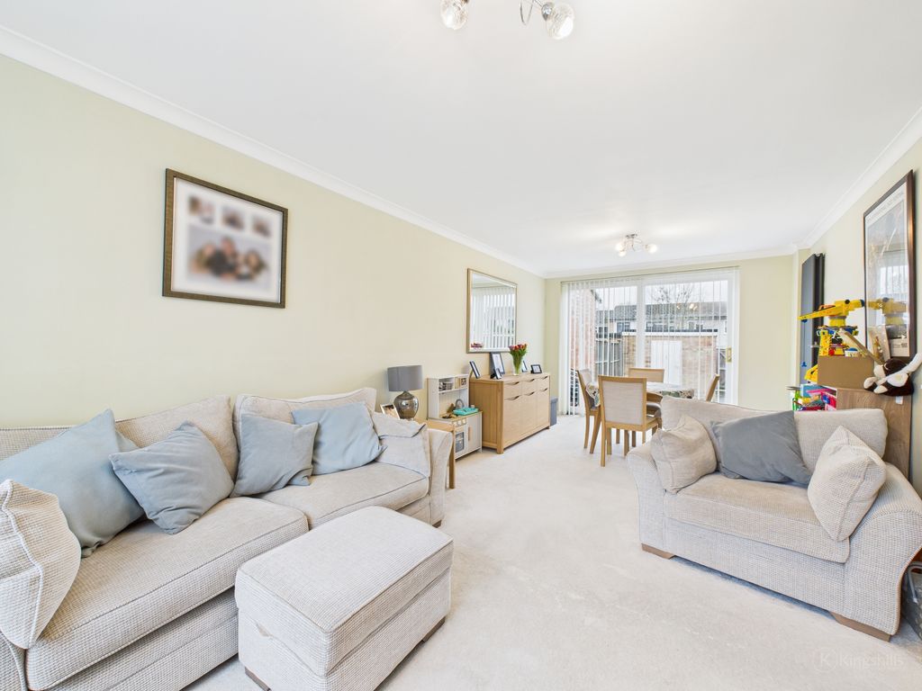 Property photo 3 of 11 Cam02136G0-Pr0522-Still018