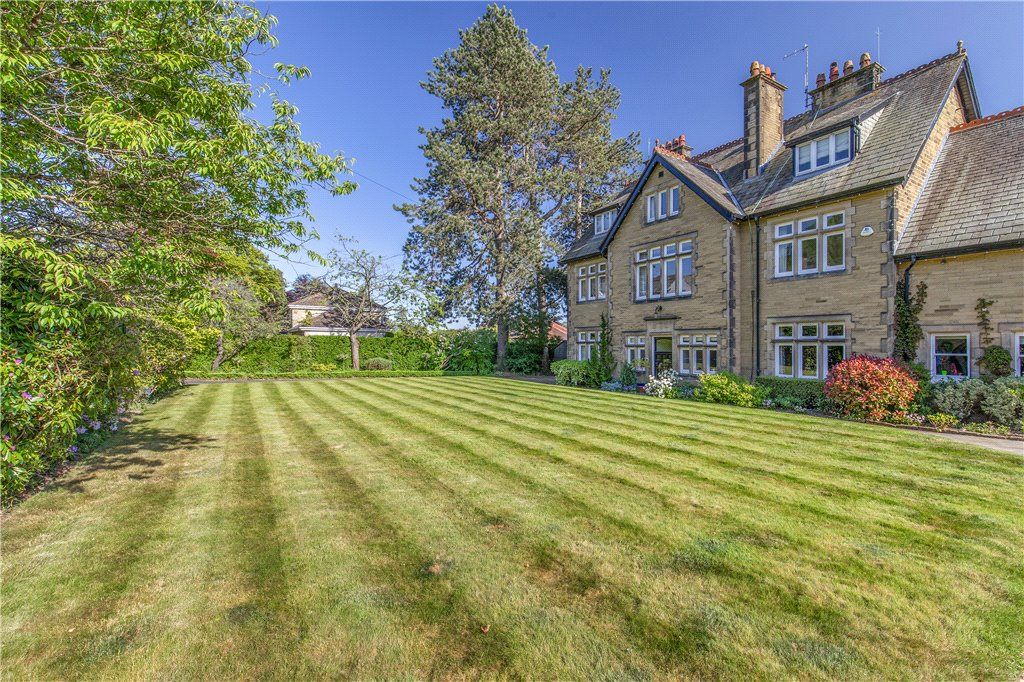 Property photo 2 of 26 Lovely Gardens