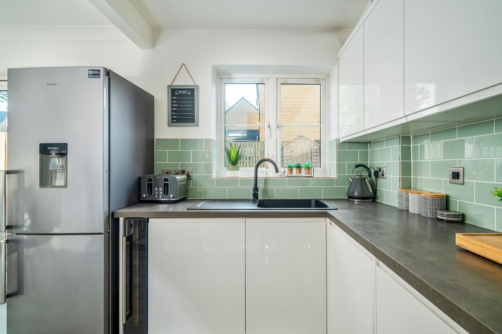 Property photo 3 of 27