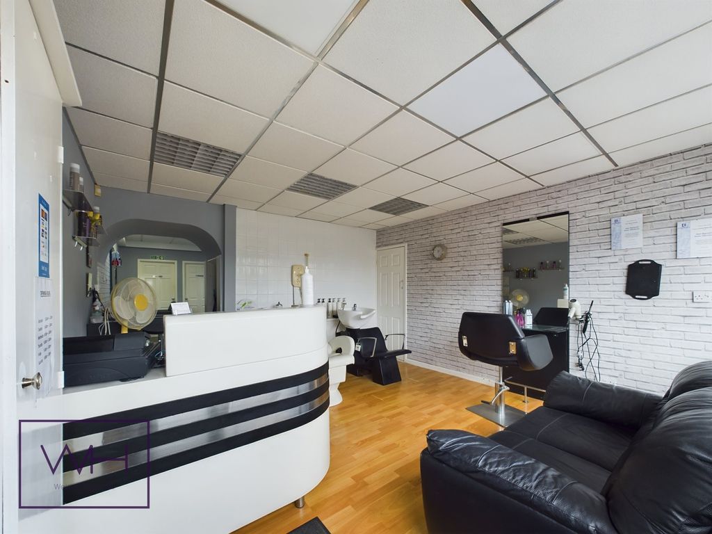 Property photo 2 of 11 Cam01340G0-Pr0087-Still007