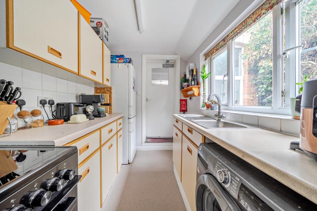 Property photo 3 of 11 Kitchen