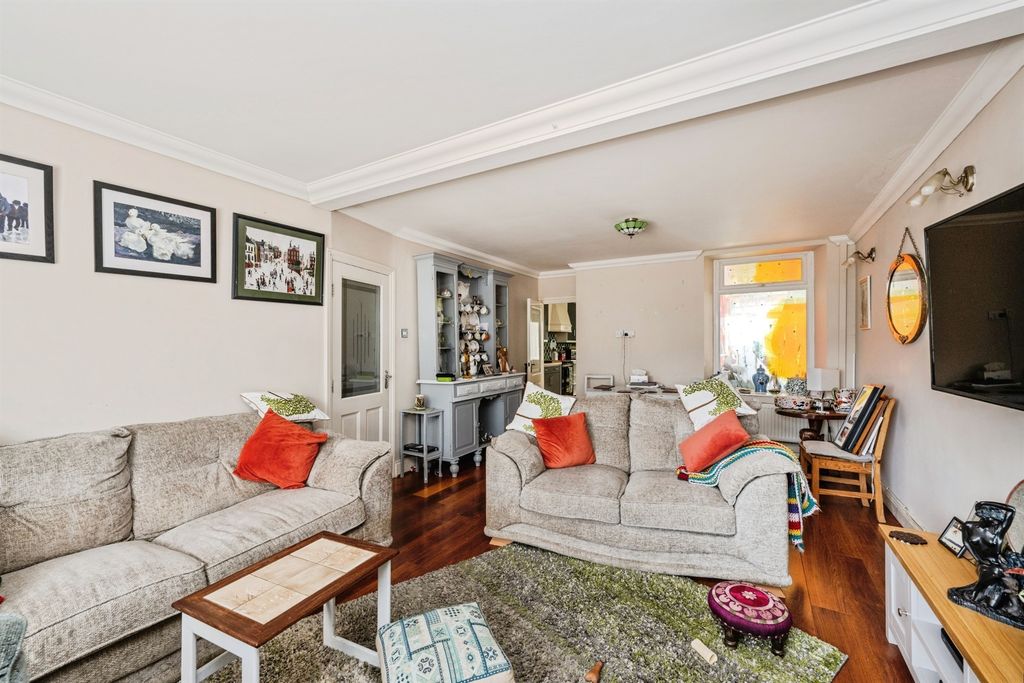 Property photo 3 of 19