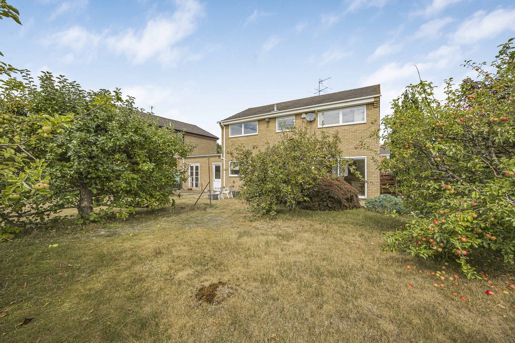Property photo 2 of 27