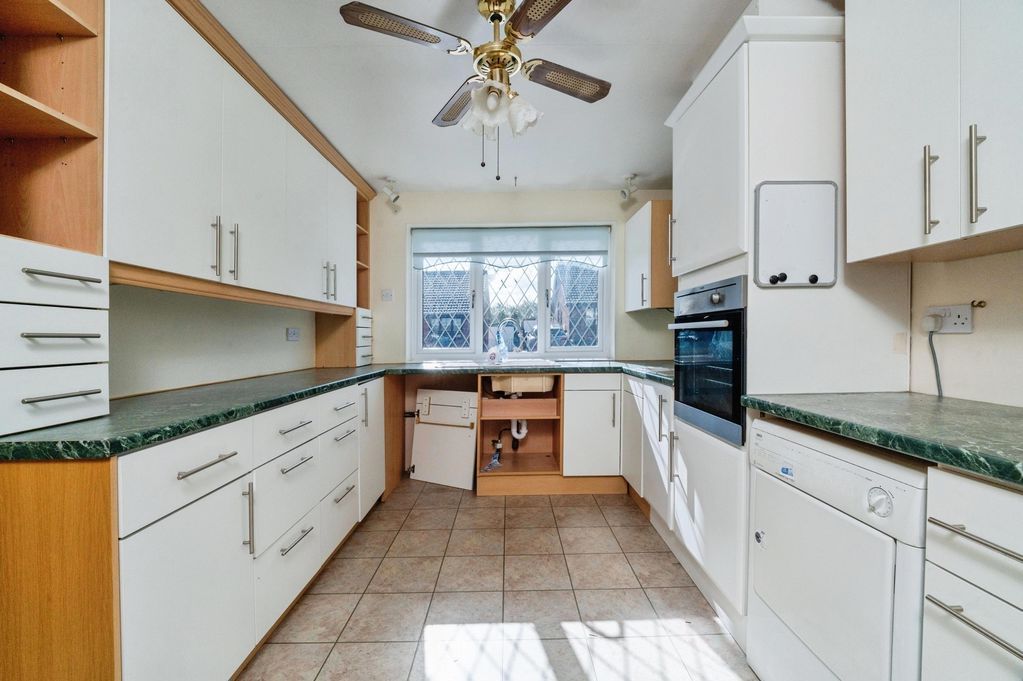 Property photo 3 of 15 Kitchen