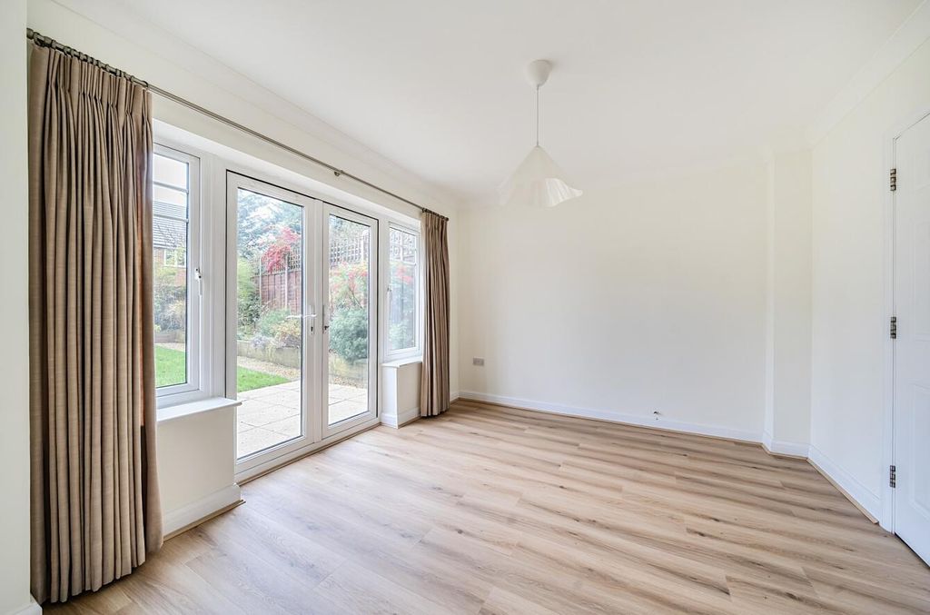 Property photo 3 of 17 Davidson Frost-Wellings, Dfw, Stanmore, Padelford