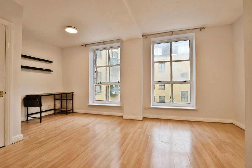 Property photo 2 of 8 Photo