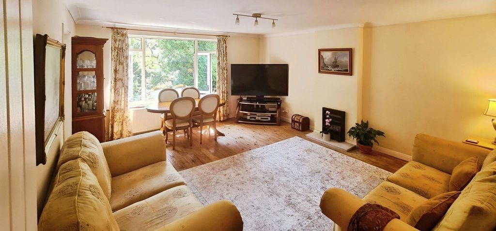 Property photo 3 of 21