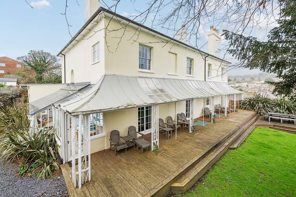 Property photo 1 of 15 Springfield House