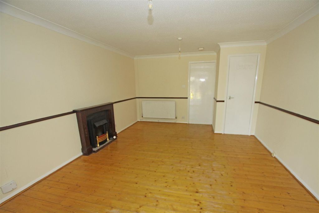 Property photo 3 of 15 Living Room B.Jpg