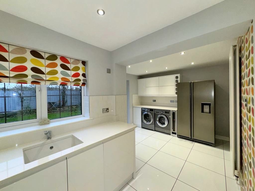 Property photo 3 of 6 Kitchen