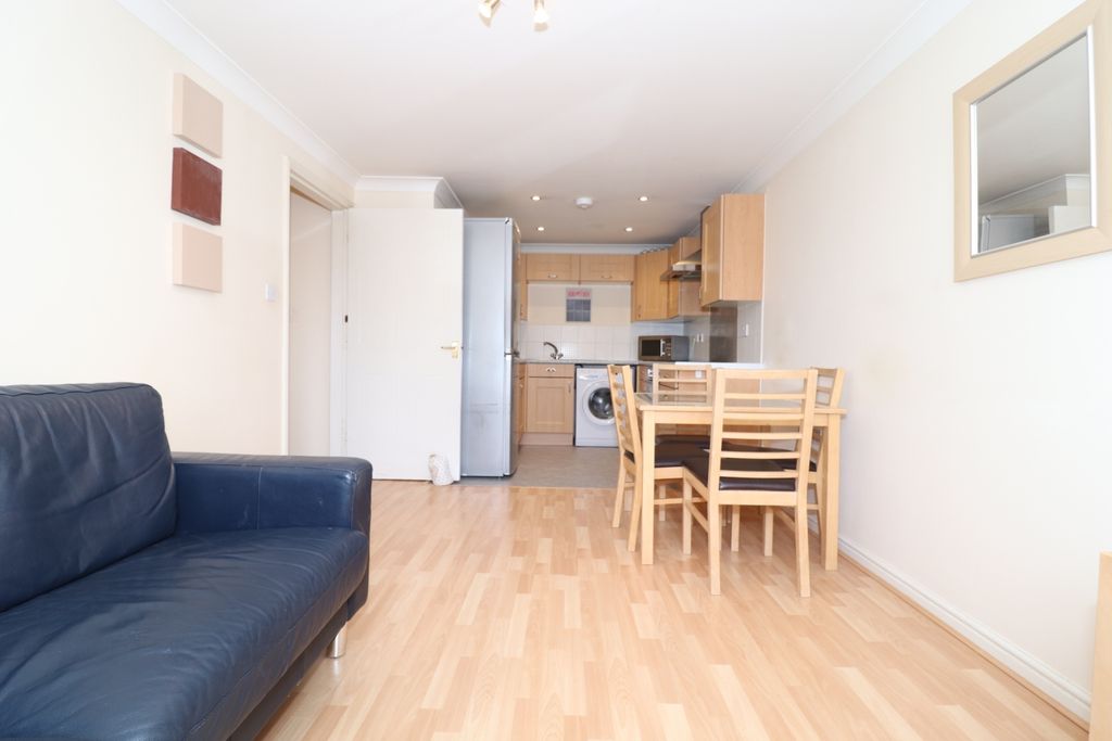 Property photo 2 of 8