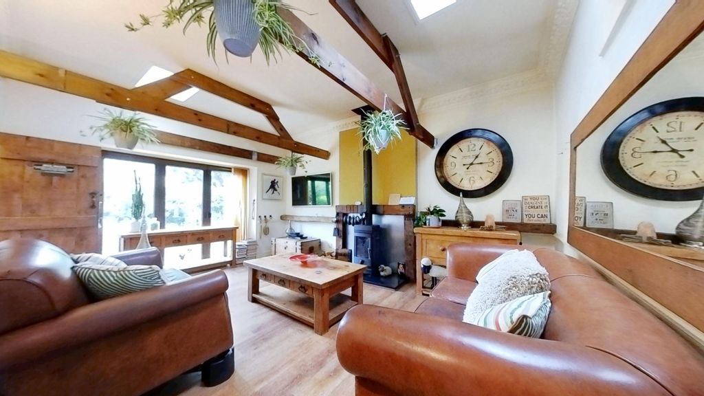 Property photo 3 of 9 Photo 9