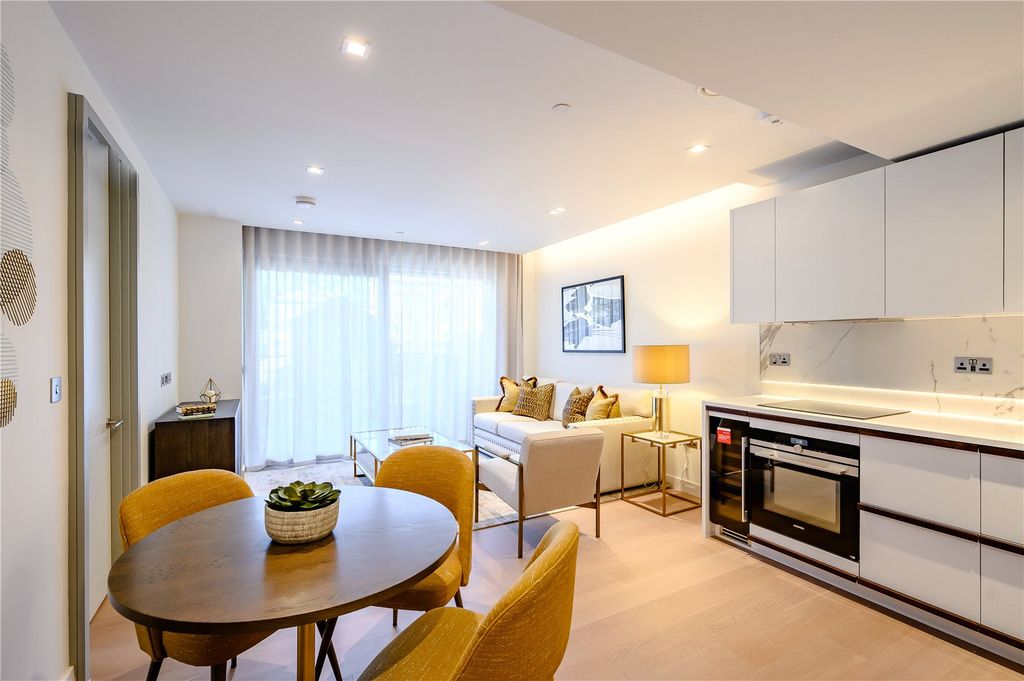 Property photo 1 of 10 Dining Room