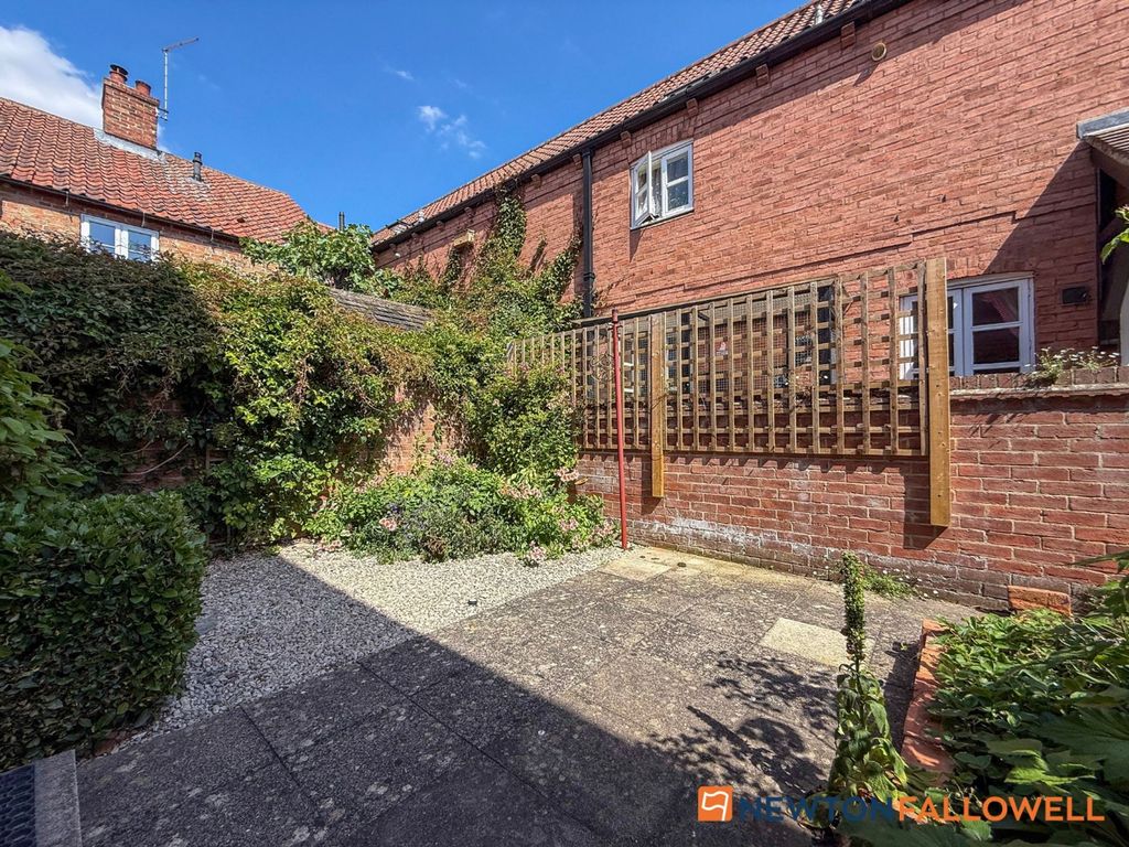 Property photo 3 of 15 Enclosed Garden 1