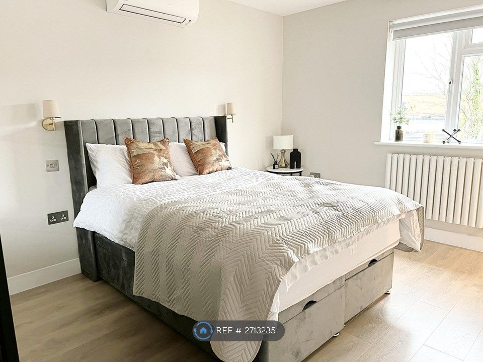 Property photo 1 of 9 Bedroom