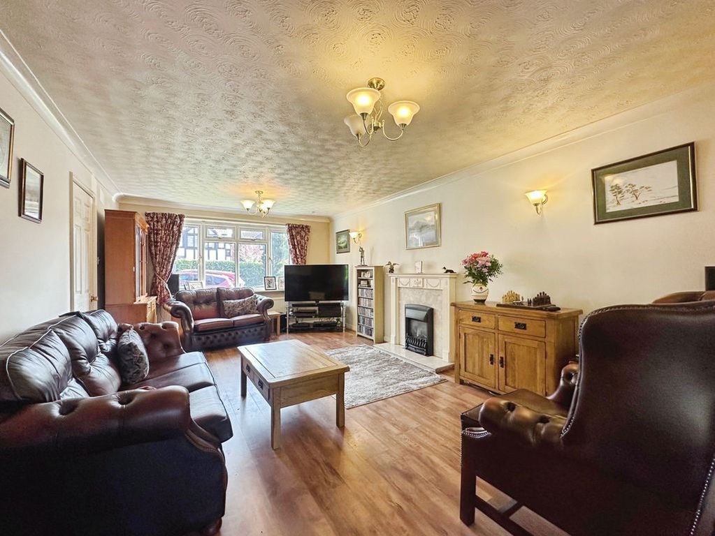 Property photo 3 of 26 Lounge