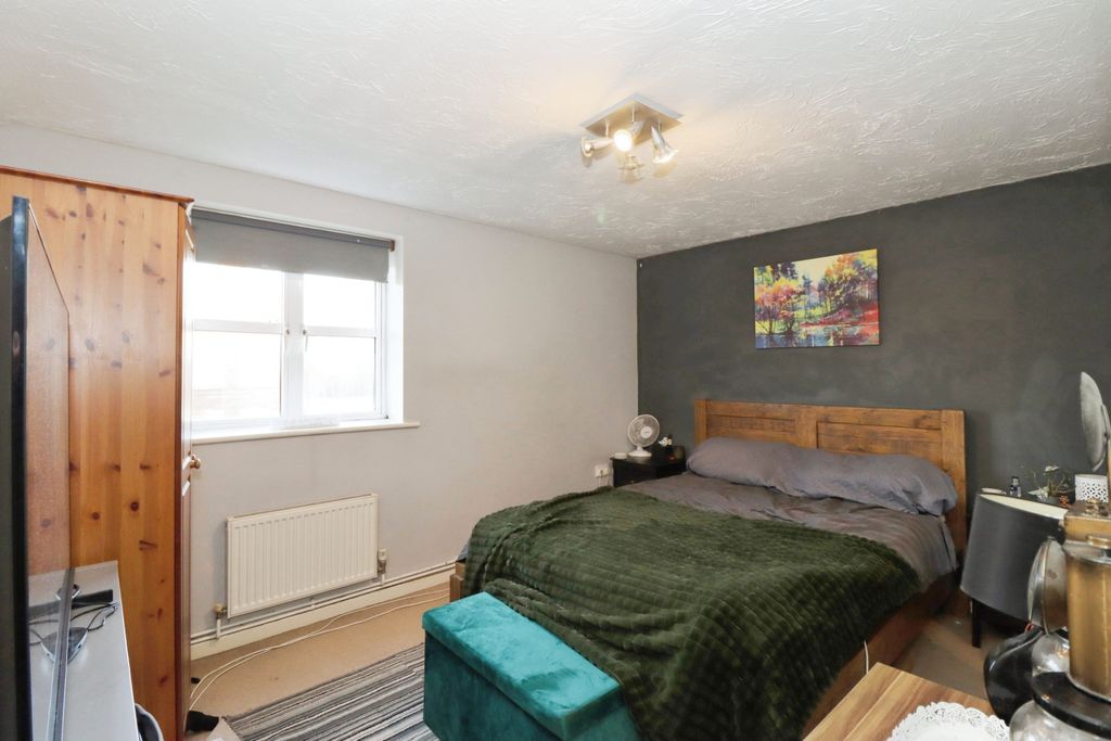 Property photo 3 of 17 Bedroom 1