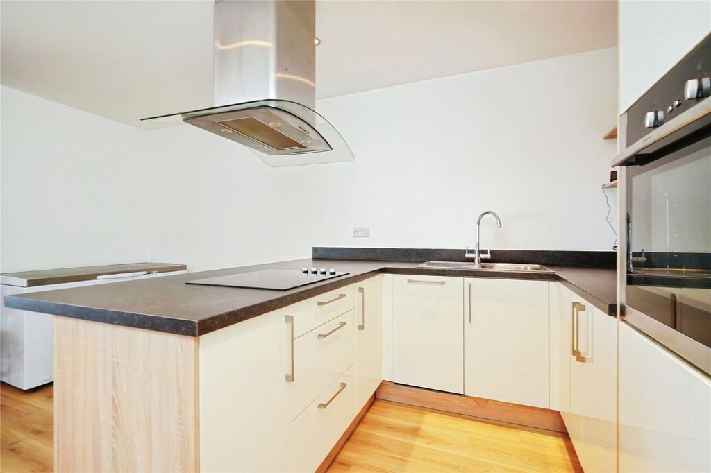 Property photo 2 of 17 Picture No. 11