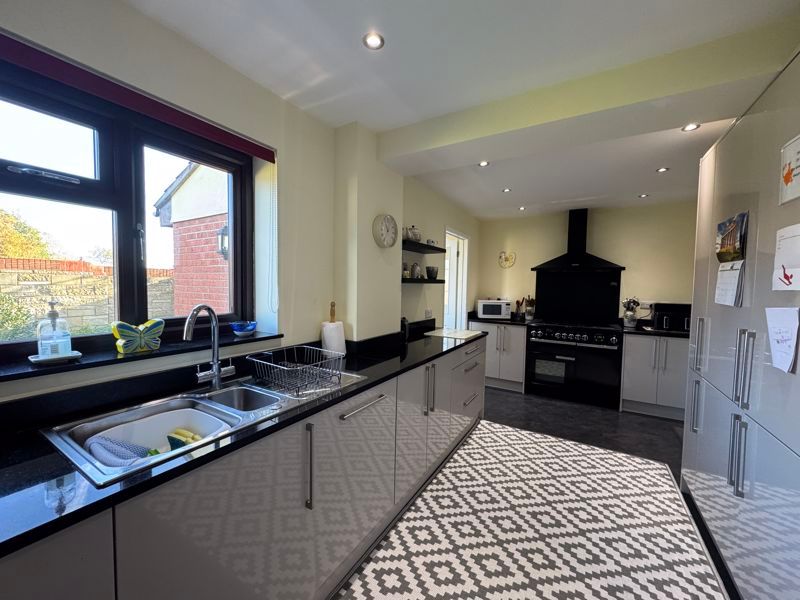 Property photo 2 of 27 Kitchen/Breakfast Room