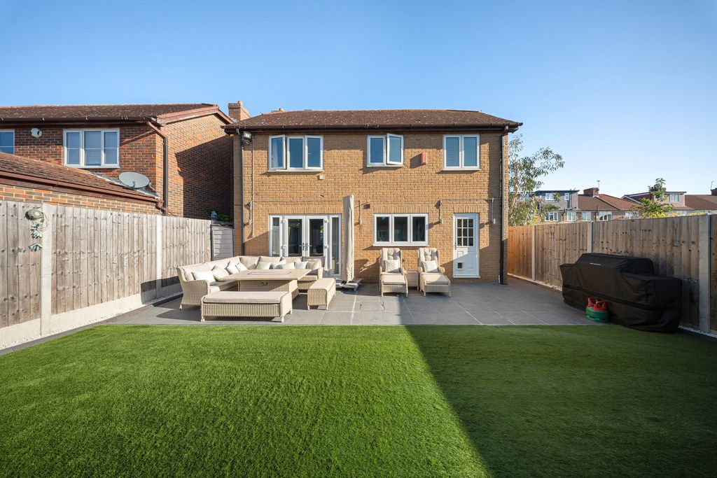 Property photo 2 of 27