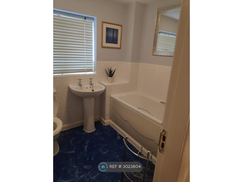 Property photo 2 of 20 Family Bathroom